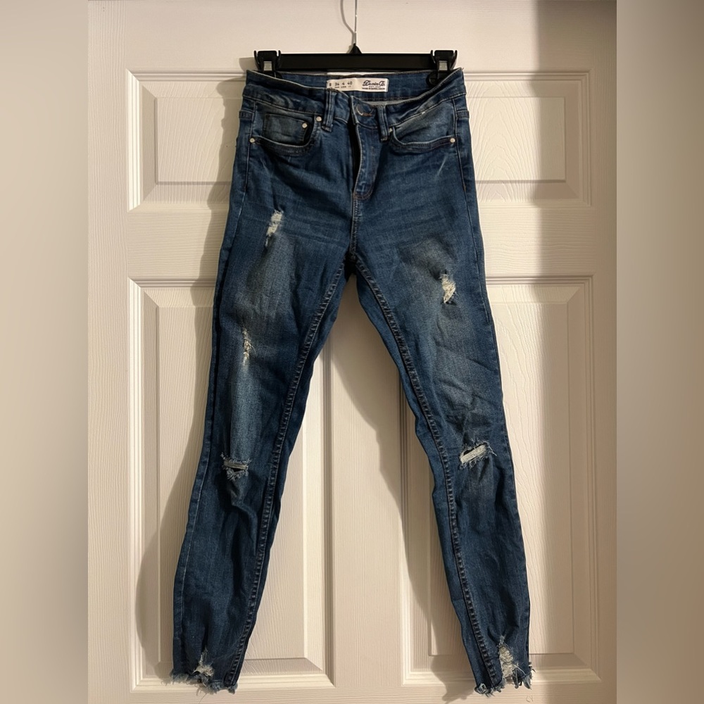 Sculpting Ripped Skinny Jeans